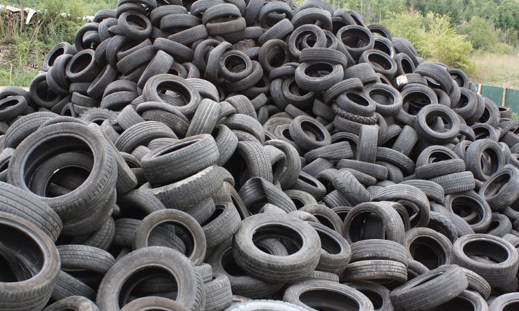 Stand-off over fees between nine million tire pile owners and Australian Government