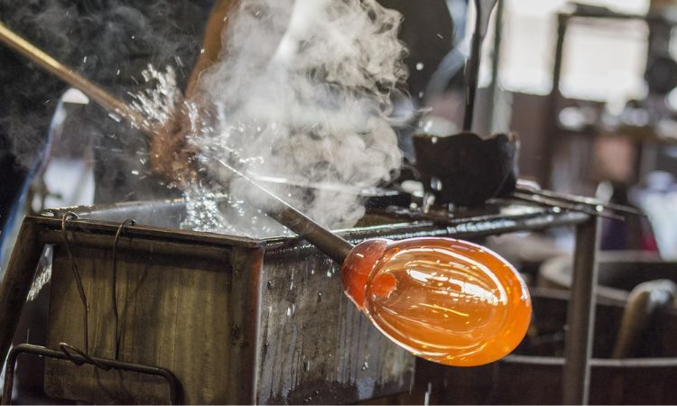 Glassblowing meets steel from end-of-life tyres