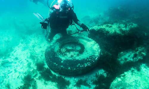Global tire industry players take part in scrap tire collection at beaches in Spain
